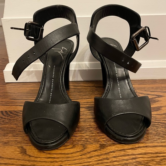 Giuseppe Zanotti sandals - Picture 1 of 7